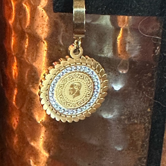 Count stainless earrings. NWT - Picture 3 of 6